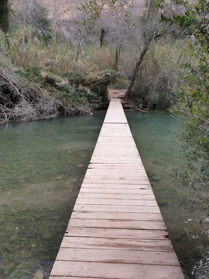 Holzsteg über den Turia, Hängebrücken
